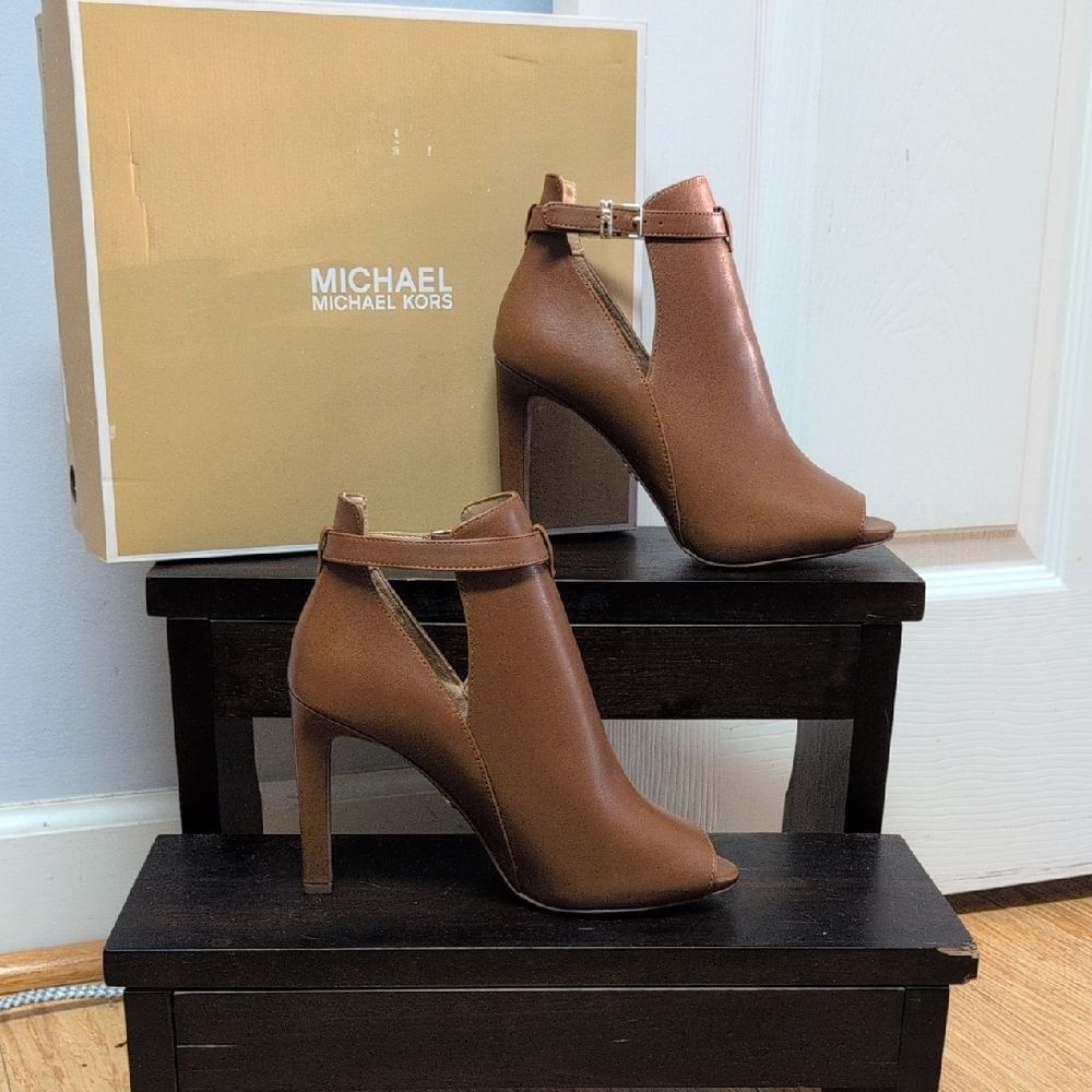 Michael Kors Lawson Leather Strappy Buckle Brown Peep-Toe Boots Size 6.5M NEW
